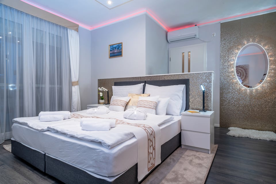 Villa Budapest Gold