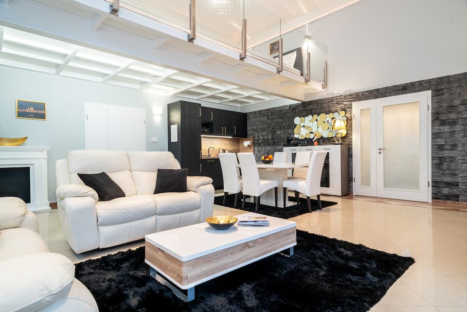 Villa Budapest Gold