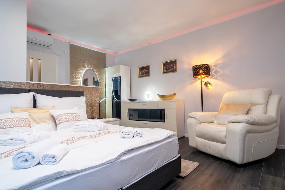 Villa Budapest Gold