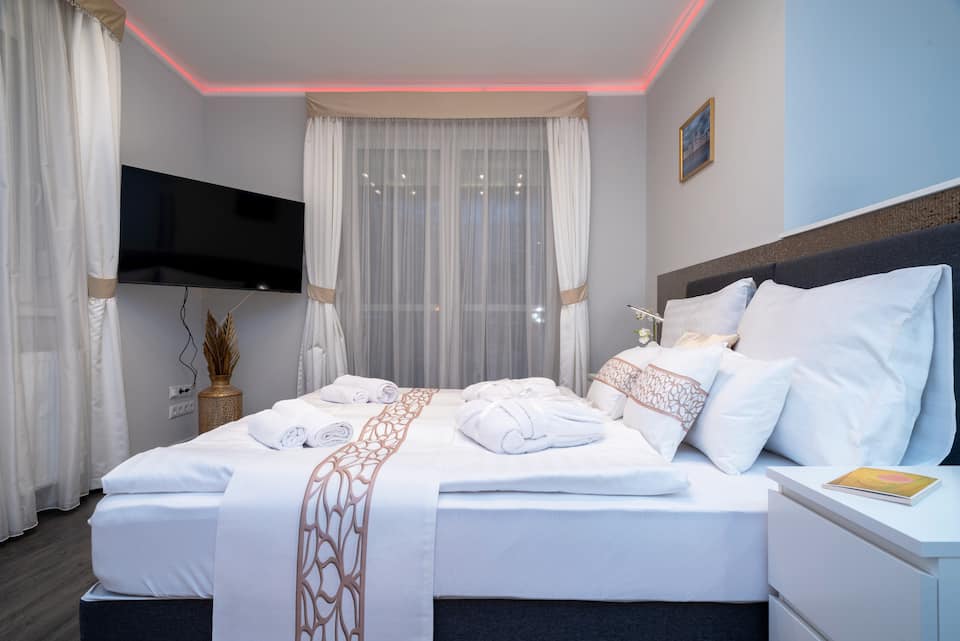Villa Budapest Gold