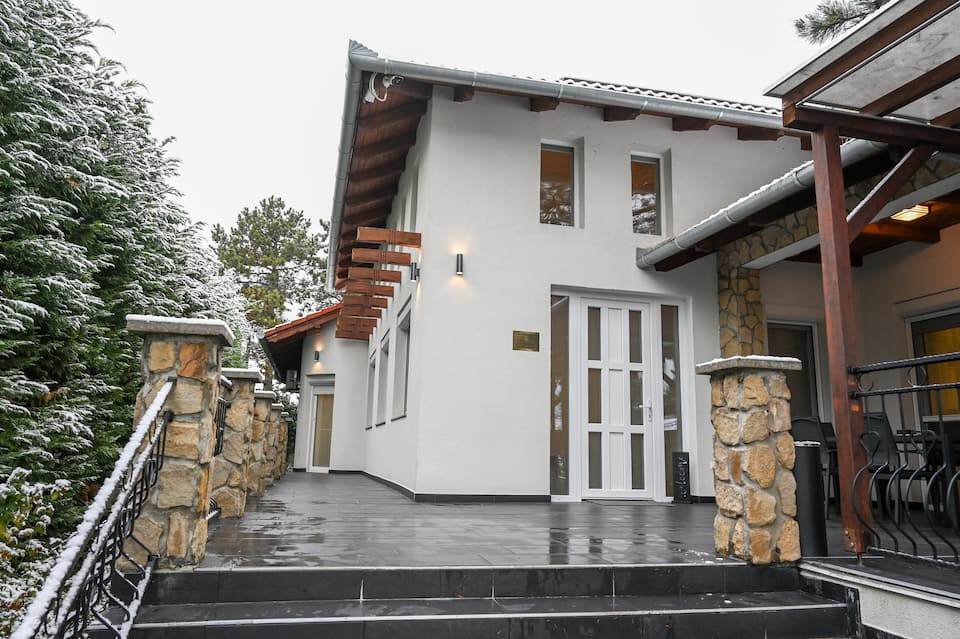 Villa Budapest Gold