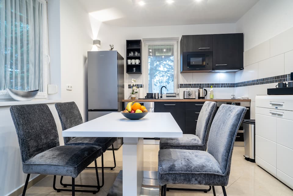 Villa Budapest Silver