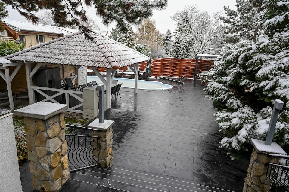 Villa Budapest Silver
