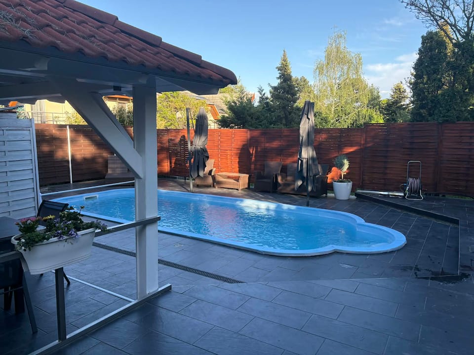 Villa Budapest Silver