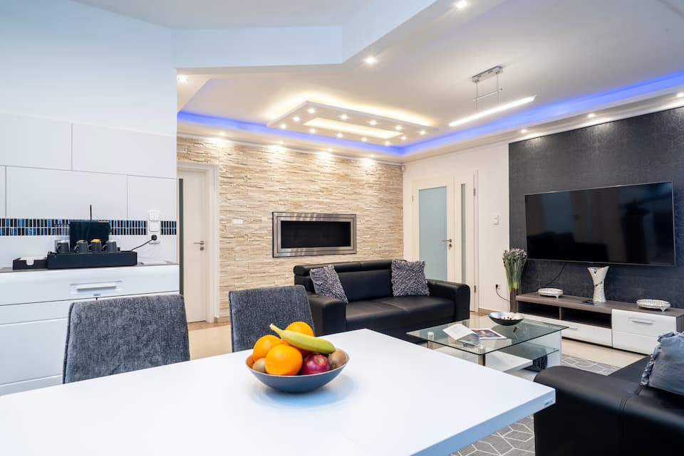 Villa Budapest Silver
