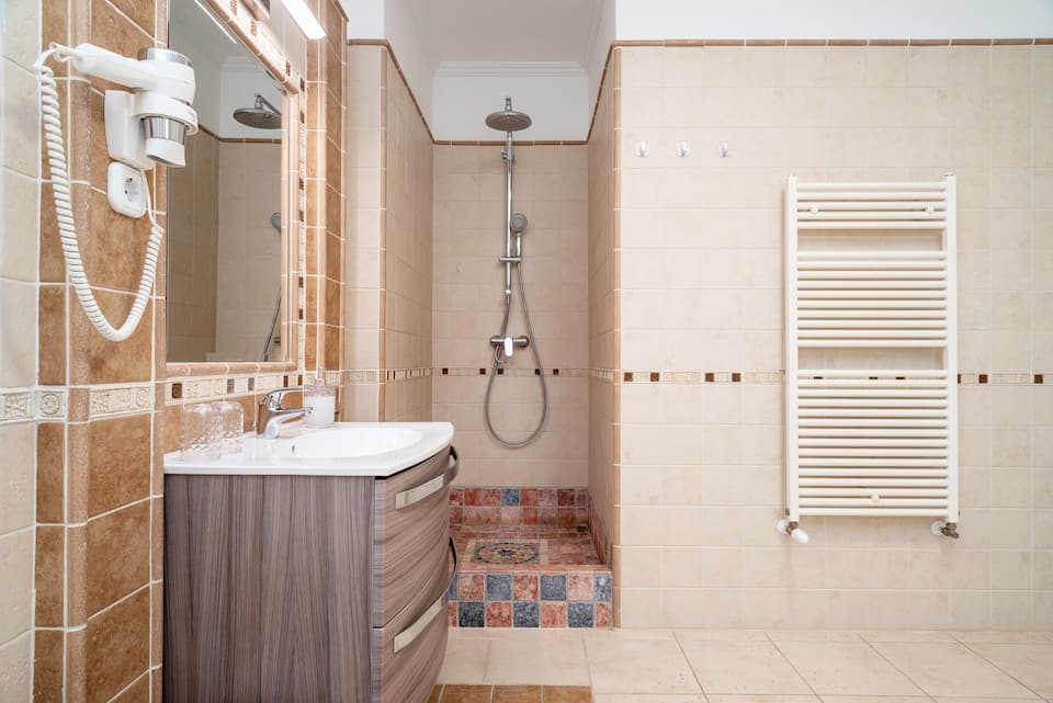 Villa Budapest Silver