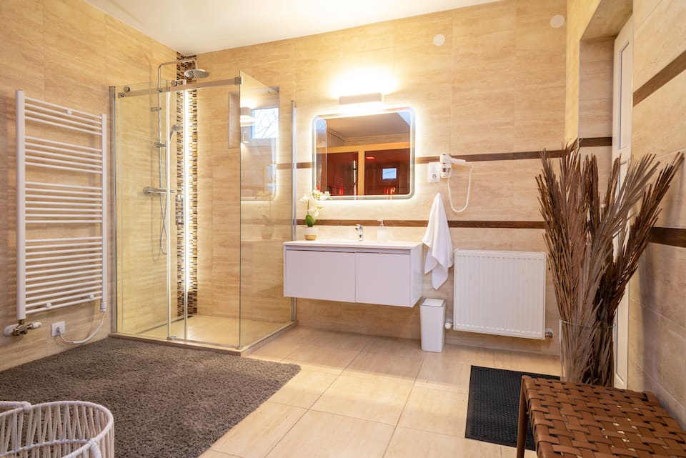 Villa Budapest Silver
