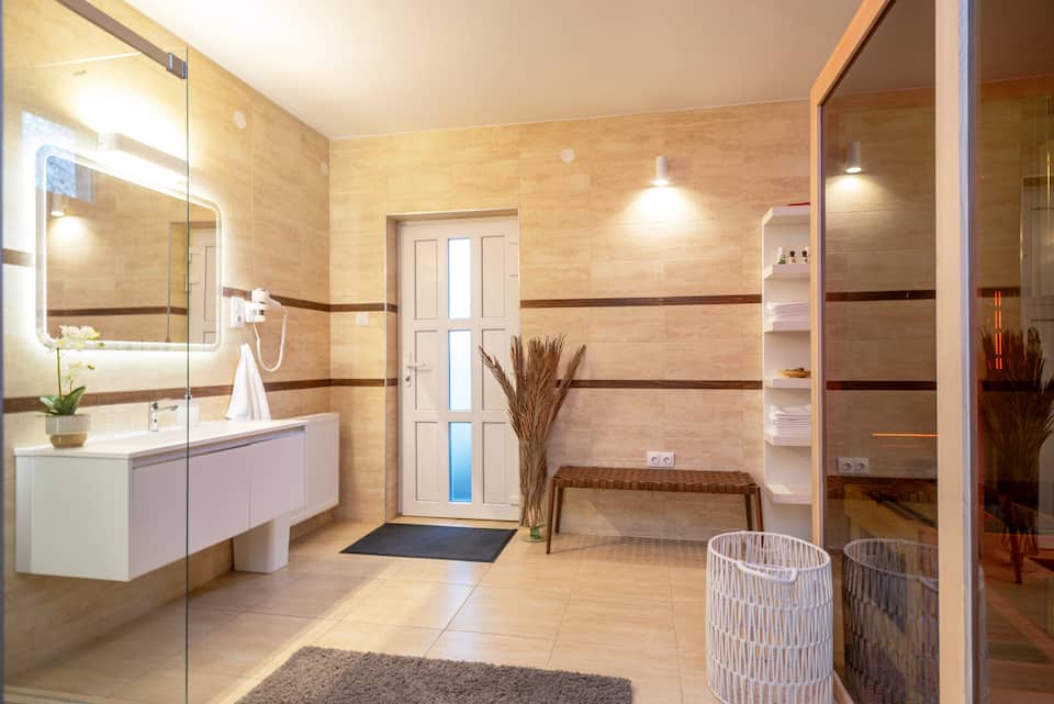 Villa Budapest Silver